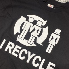 Spencer’s “I recycle” Dating Girls Black Shirt Size Medium Funny Gift NWOT