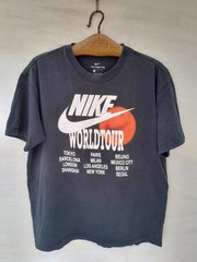 Nike World Tour Mens Medium Black Orange Graphic City Swoosh Streetwear Tee