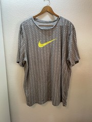 Nike The Nike Tee Men’s Size 2XL T-shirt Dark Grey Yellow Swoosh