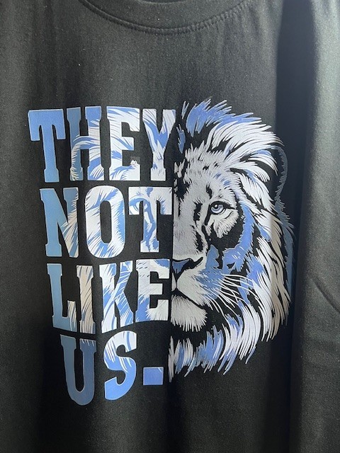 Lion Graphic Black T-Shirt, L – “THEY NOT LIKE US”, everyday casual streetwear.