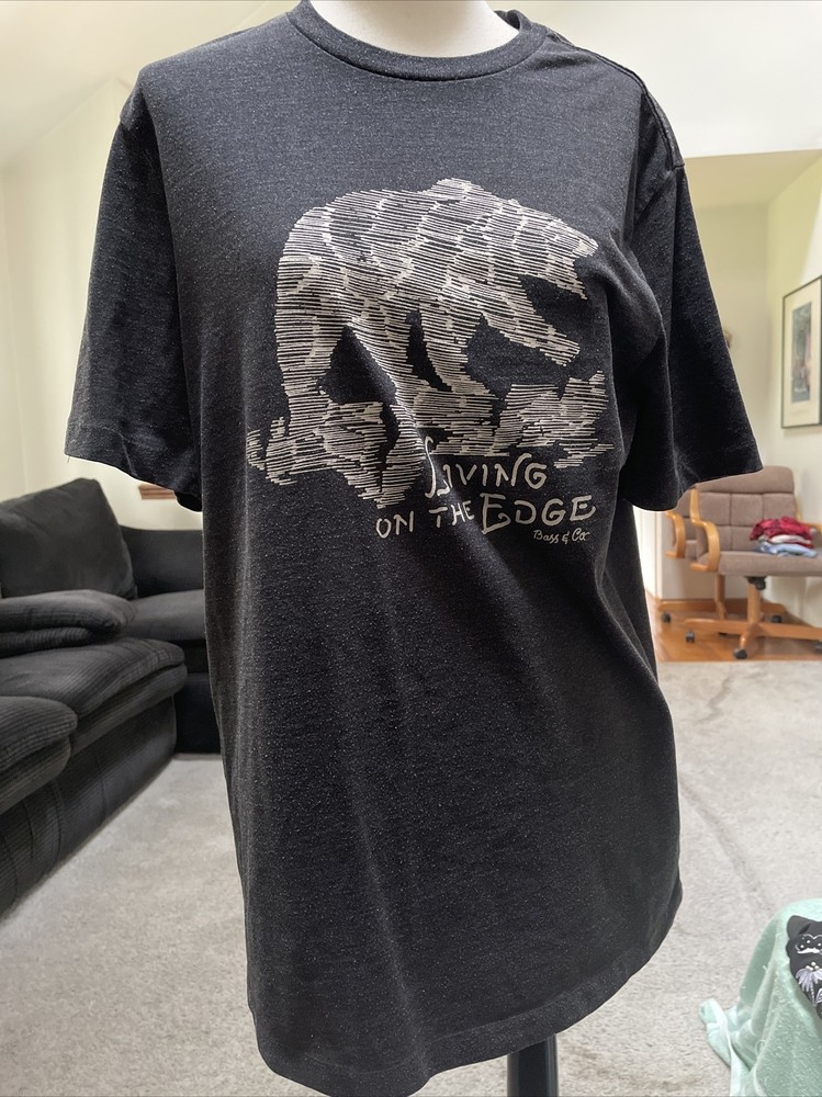 G.H Bass & Co.Bear Living On The Edge Gray Short Sleeve Graphic T Shirt Medium