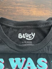 Bluey This Was The 80’s Man Bandit & Chilli Black Tee | Size L | NWT