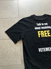 VETEMENTS Limited Edition Free Hugs Spell Out Embroidered Black Tee Shirt XL
