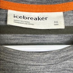 Icebreaker Wool Base Layer Crew Neck Tshirt Mens Medium Hiking Outdoors FLAWED