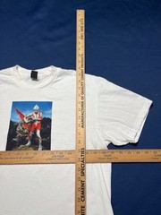 Ultraman Adult T-Shirt Medium – Ultra Man battle Lizard Creature Ultraman Japan