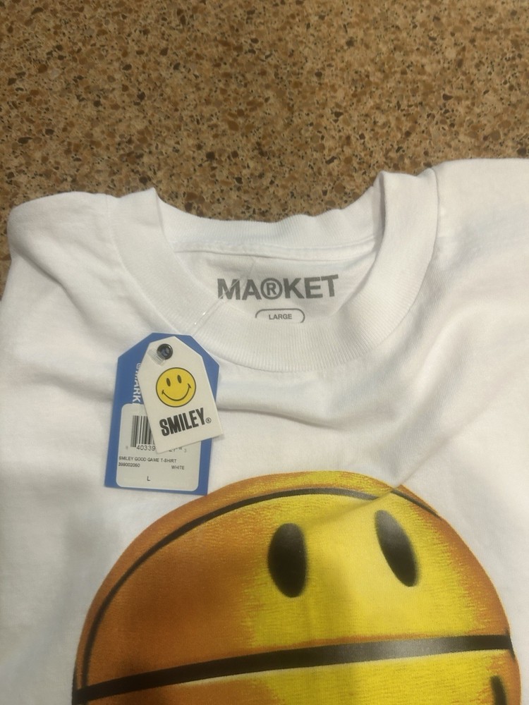 MARKET Smiley Graphic Print Crew Neck Men’s T-Shirt White Cotton Short Sleeve L