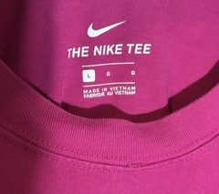 Nike World Tour Graphic Pink T-Shirt Size L