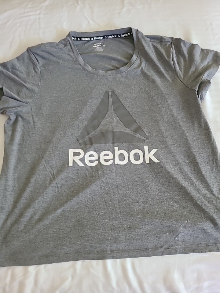 “Reebok” Women’s Gray T-shirt. Size 2X Large