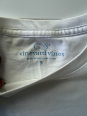 Vineyard Vines Men’s White ‘Suns Out Buns Out’ Graphic Pocket Tee Size S