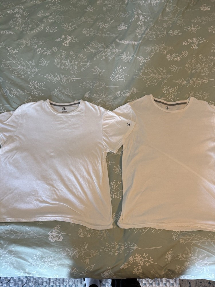 Volcom Lot of 2 Men’s White Solid Logo Crew Neck Short Sleeve T-Shirt L
