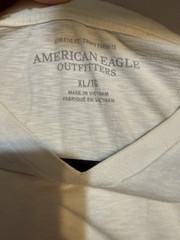 American Eagle Outfitters Men’s White V-Neck Athletic Fit Tee XL