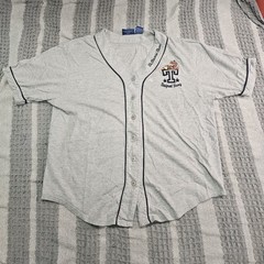 Vintage Pooh Men’s L Gray Baseball V-Neck Jersey Winnie the Pooh Tee