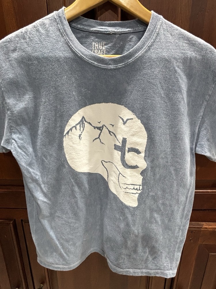 True Craft Skull Graphic T-Shirt Adult Size S Color Blue Mineral Wash