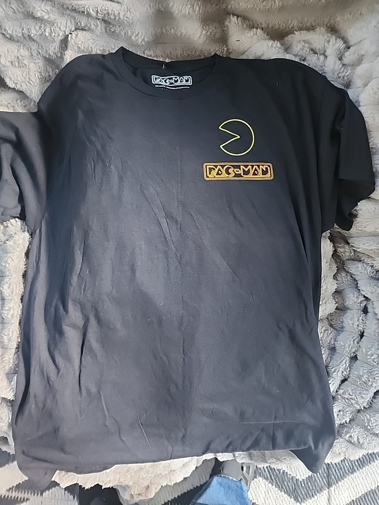 Pac man T-shirt Black With multicolored, size L . C- life group limited