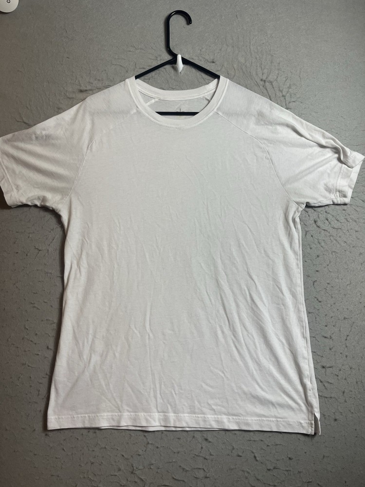 Alo Yoga Triumph Crew Neck Tee Mens L White Sueded Performance T-Shirt Casual