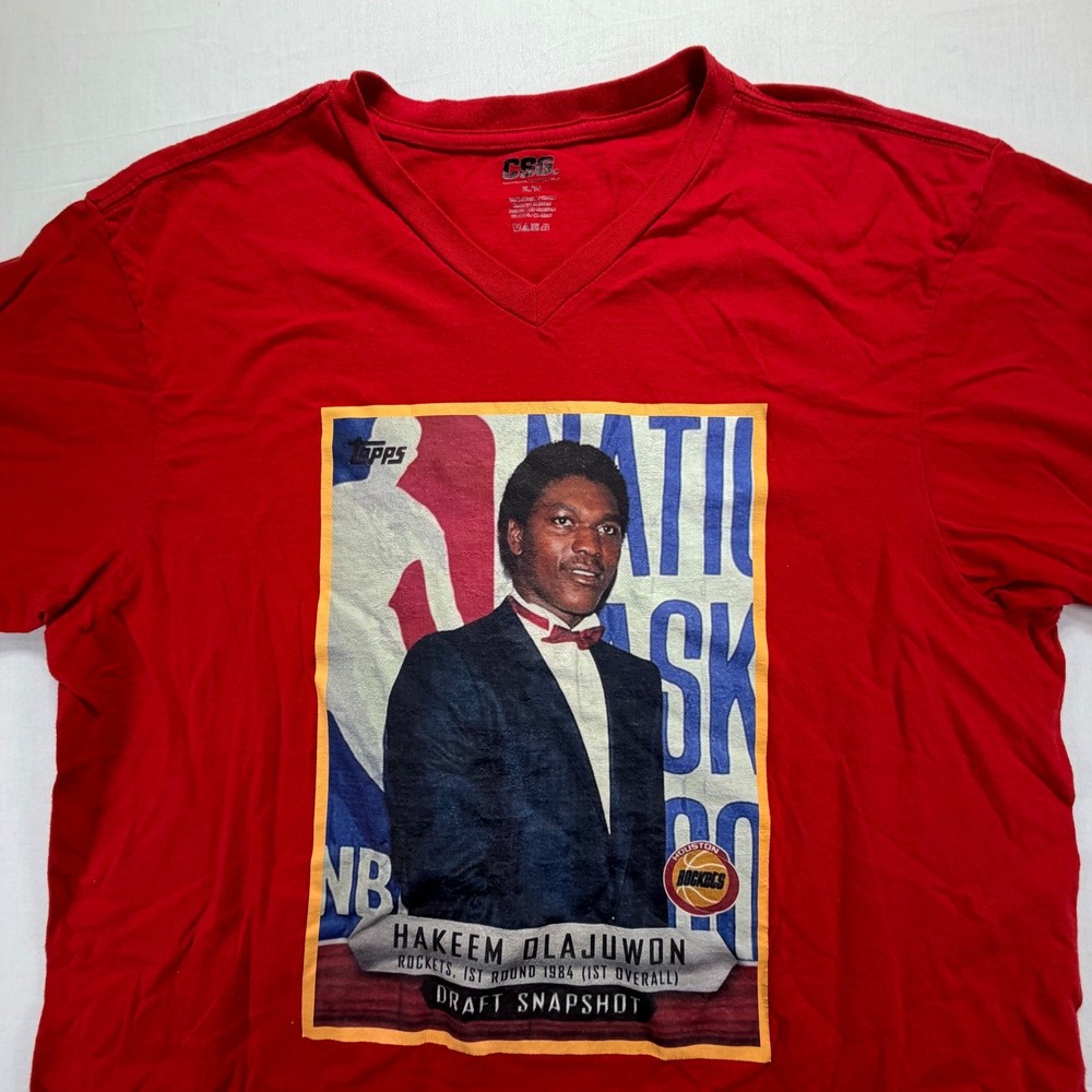 CSG Mens Hakeem Olajuwon Houston Rockets Draft Snapshot Red V Neck T Shirt XL