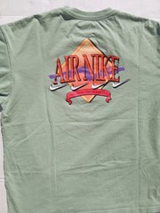 Nike Tee Medium Light Green Short Sleeve Crew Neck Graphic Logo T-Shirt Cotton