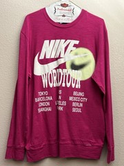 Nike Sportswear World Tour Long Sleeve T-Shirt Large Fireberry Pink Glown N Dark