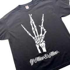 Of Mice & Men Skeleton Hand CA Metalcore Band Black T-Shirt 2XL Deadstock NEW!