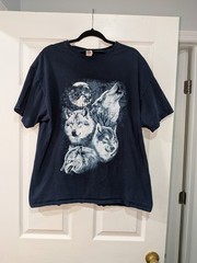 2000s Men’s Large Wolf T-shirt Fruit of The Loom Navy Short Sleeve Graphic Tee