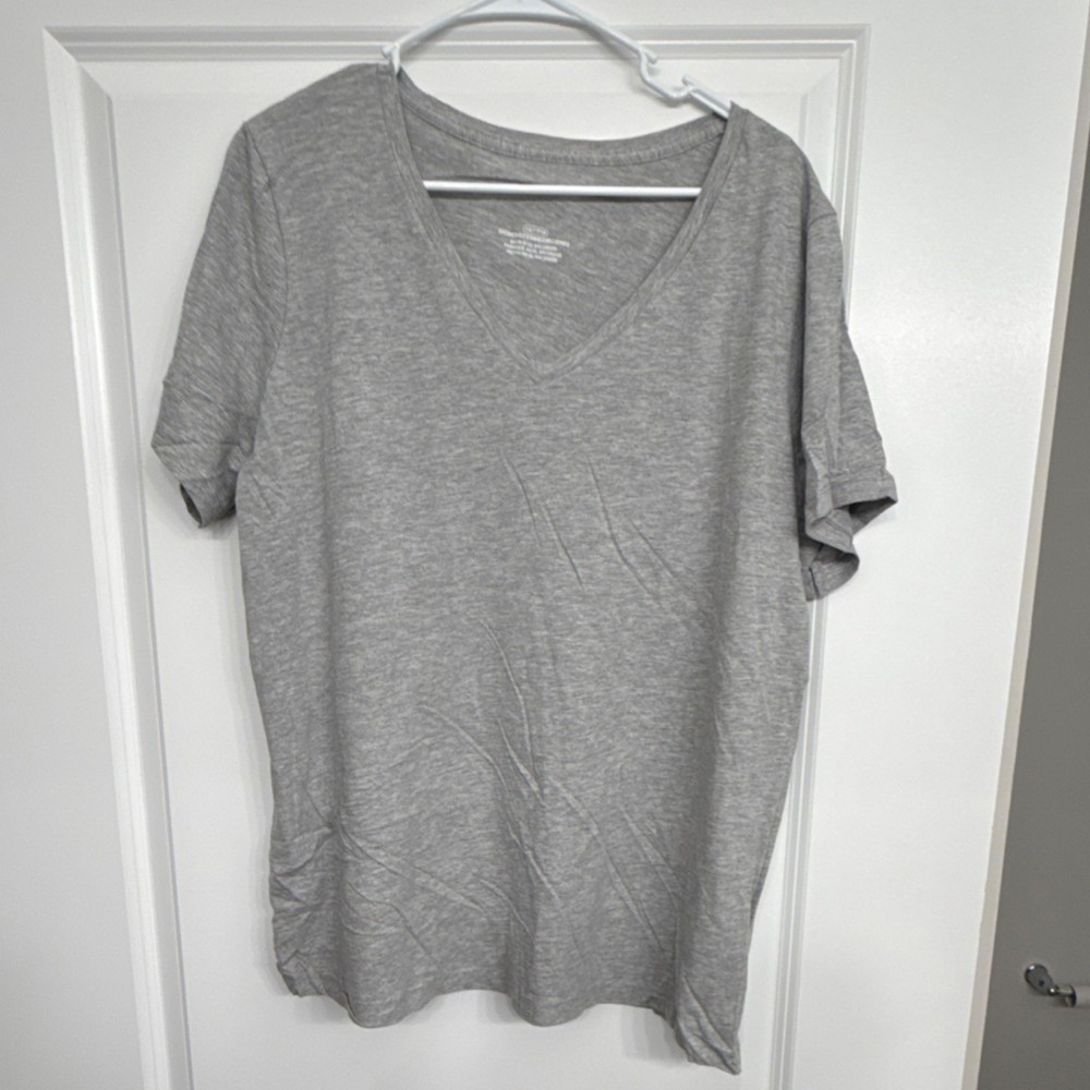 NEW Women’s Light Gray V-Neck Short Sleeve T-Shirt XL 90%cotton