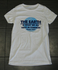 SustainU The Earth is What We Have in Common White T-Shirt Size S New