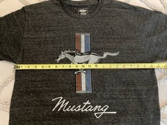 Ford Mustang T-shirt Mens LARGE Pony Stripes Logo Classic Retro Racing Gray EUC