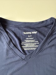 1 TOMMY JOHN V-NECK STAY TUCKED MICRO MODAL UNDERSHIRT T-SHIRT NAVY SIZE S