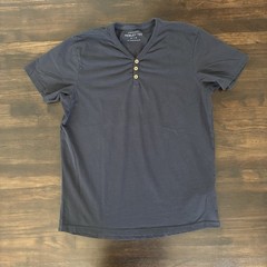 Cotton On Mens Henley T-Shirt Size Medium Soft 100% Cotton Navy Blue V-Neck Top