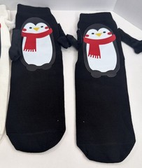 2 Pairs Holding Hands Socks, Magnetic Penguin Couple NEW