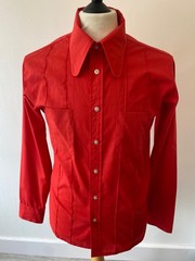 Vintage mens 70’s EUROCHIC RED BEAGLE COLLAR SEAMED POLY/COTTON SHIRT 38″