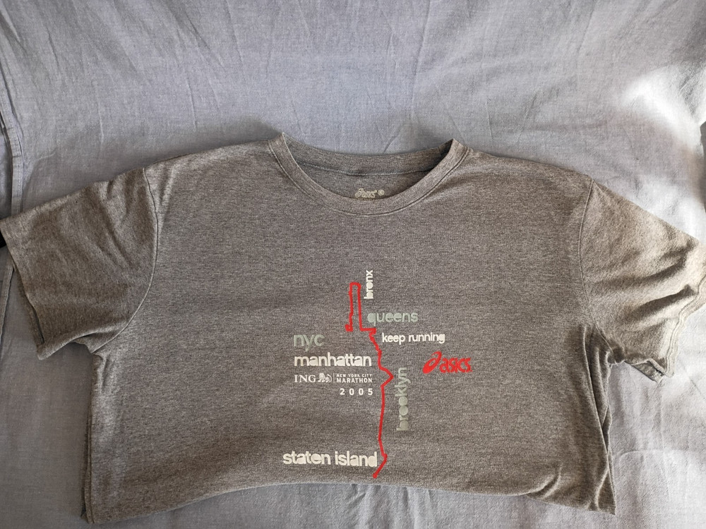 ASICS 2005 New York City Marathon T-Shirt -MENS LARGE-GRAY -preowned-