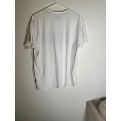 Kenneth Cole XL white mens T-Shirt w/green design-used good