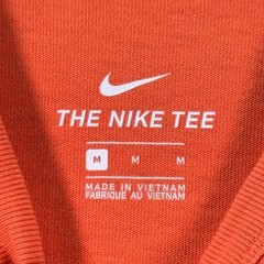 Nike Center Swoosh T-Shirt Mens Medium Solar Orange Embroidered Classic Comfort