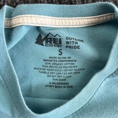 REI Co-op T Shirt Outside With Pride Womens S Blue Rainbow LGBTQIA+ Flower