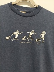 VTG To The Edge Prime Cut Tees Life On The Run. T-Shirt Medium Navy Anime Dogs