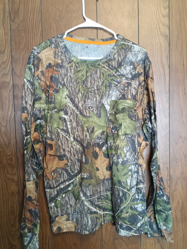 Mossy Oak Long Sleeve Camoflauge T-Shirt Front Pocket Shirt Size XL/XG (46-48)
