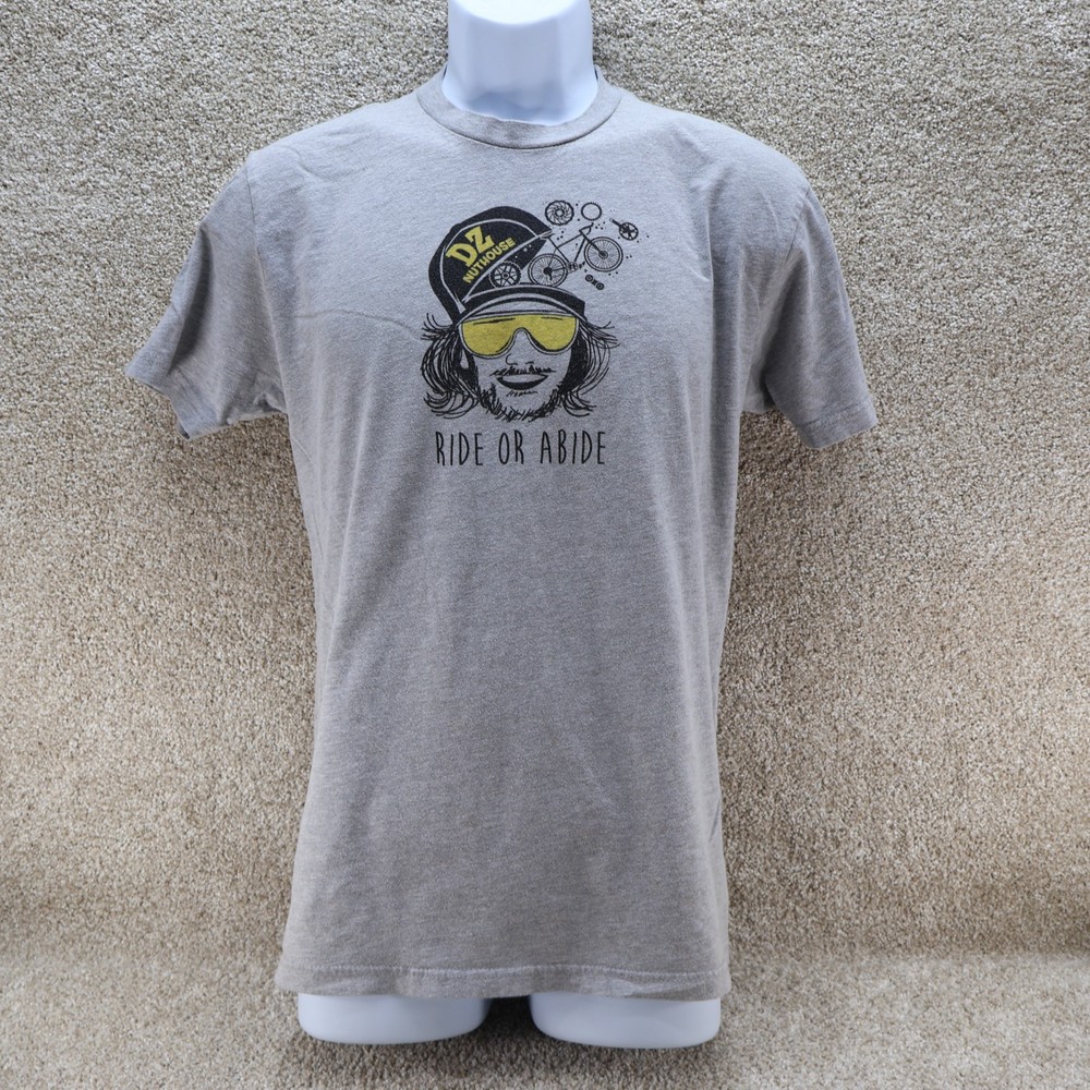 DC Nuthouse Ride or Abide Graphic T-Shirt Mens Medium Gray (see photo for flaw)