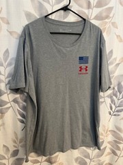 Under Armour Men’s UA Freedom Flag T-Shirt Light Grey XXL USA Flag