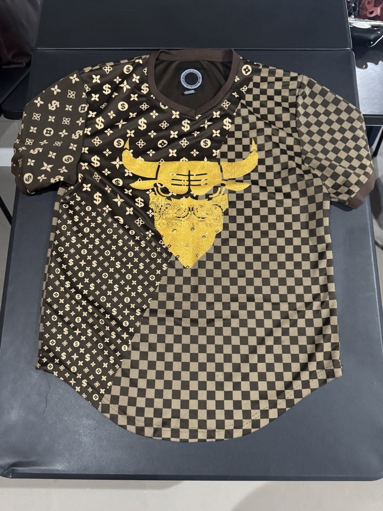 Maxi Milian Brown Chicago Bull Shirt For Men Size Large