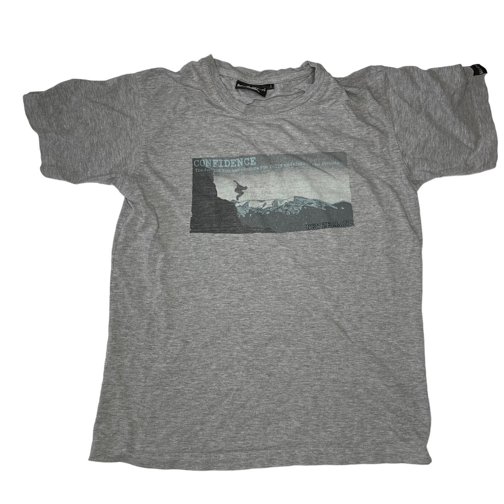 Wild Kiwi “Confidence ” Gray Designed in New Zealand T-Shirt Sz Small