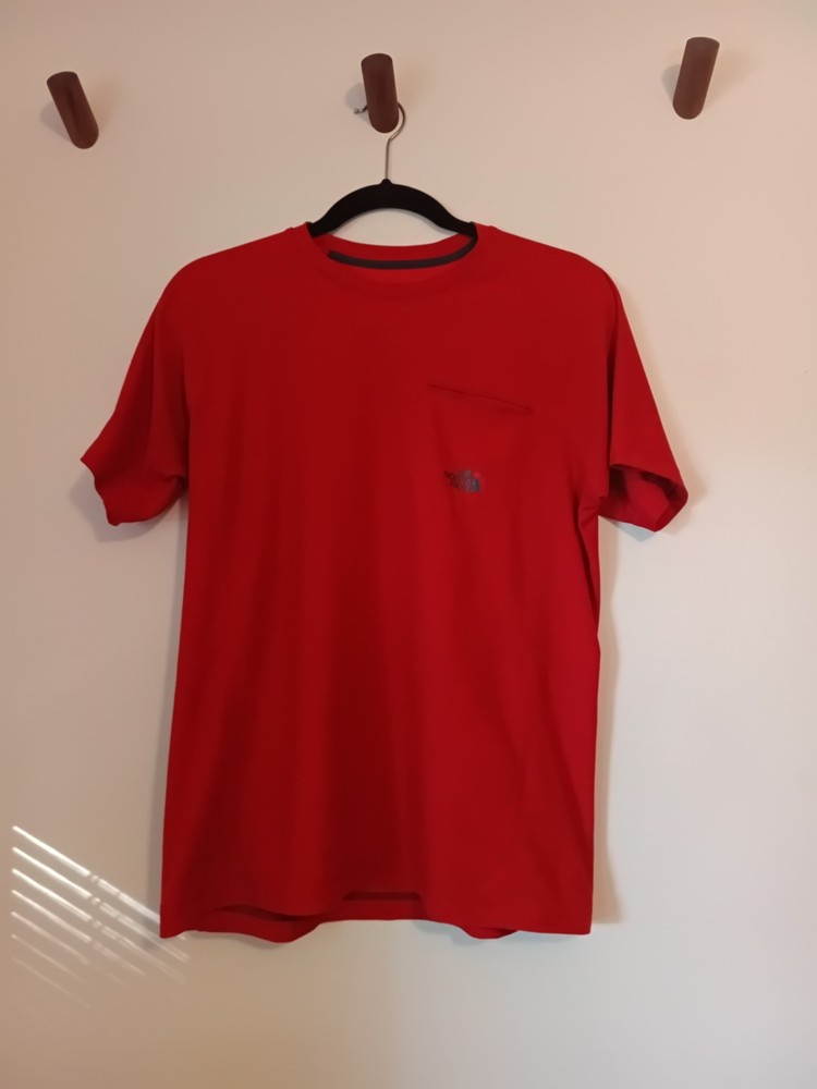 The North Face Men’s FlashDry Pocket T-Shirt