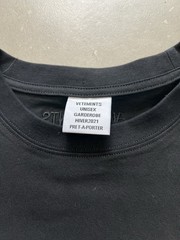 VETEMENTS Limited Edition Free Hugs Spell Out Embroidered Black Tee Shirt XL