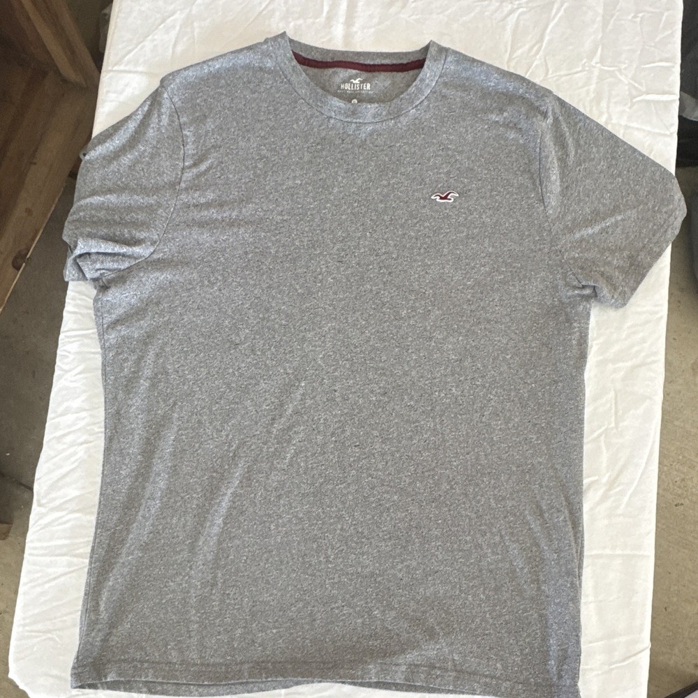 Hollister Must-Have Collection Men’s Gray Solid Logo Crew T-Shirt Size XL