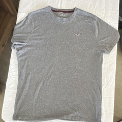 Hollister Must-Have Collection Men’s Gray Solid Logo Crew T-Shirt Size XL