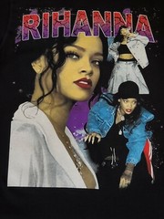 NEW- RIHANNA- T-SHIRT