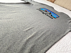 Patagonia Mens Responsibili-tee Tshirt Sze L Grey Regular Fit Blended Fabric EUC