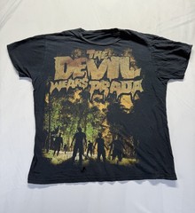 The Devil Wears Prada Band Tee Zombies Graphic t-shirt black adult LARGE holes