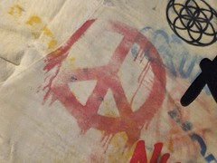 Gildan Christian Art Graphic Print T-Shirt Yellow XL Peace Symbol Jesus