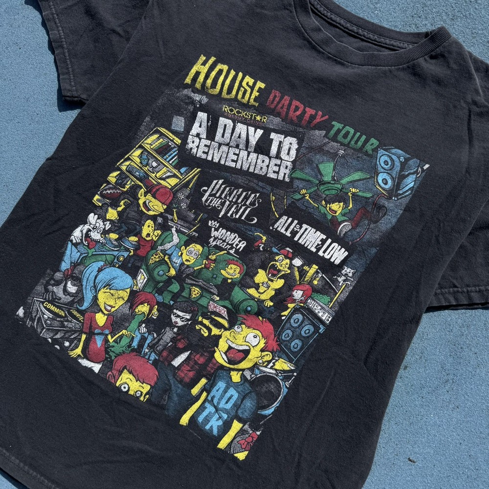 Black Medium T-Shirt House Party Tour, Pierce The Veil all Time Low A Date